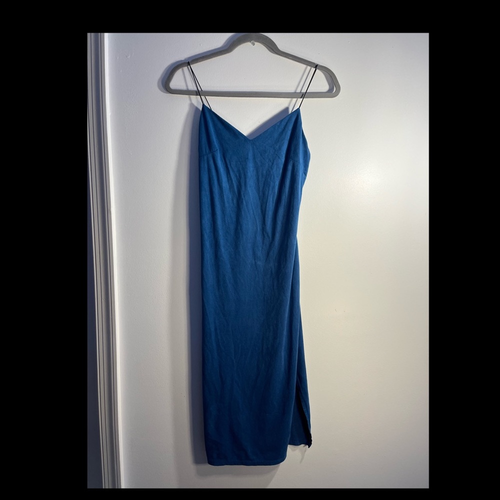 Blue velvet fitted dress